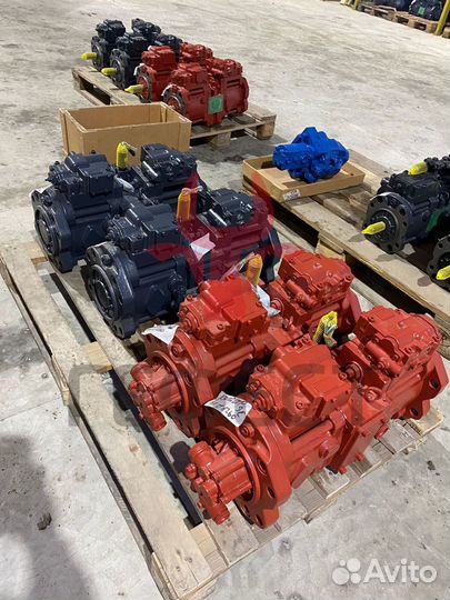 Основной насос Hitachi ZX135US-3