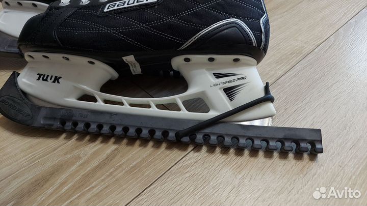 Хоккейные коньки Bauer Nexus 200