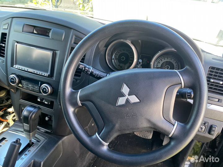 В разборе Mitsubishi Pajero 4 3.0 / 3.8