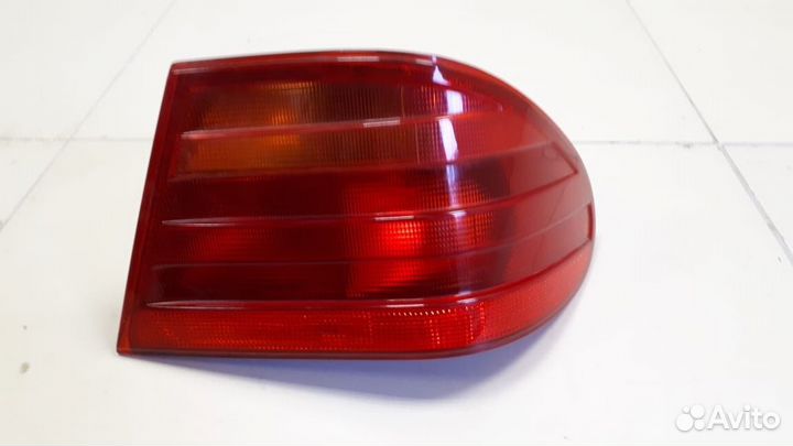 Фонарь наружный правый Mercedes-Benz E-class