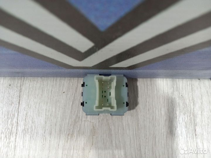 Блок кнопок стеклоподъемников Renault logan 2 Лев