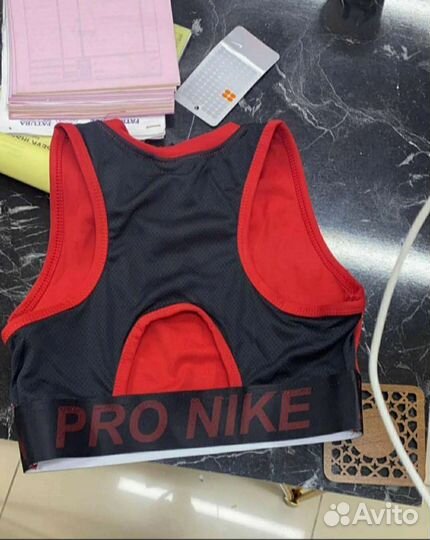 Топ nike PRO