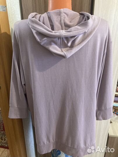 Легкая спортивная кофта на молнии