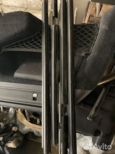 Уплотнитель стекла Mercedes Benz GLC X253