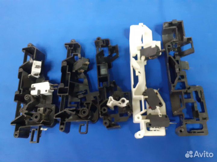 Держатель микровыключателей дверцы свч