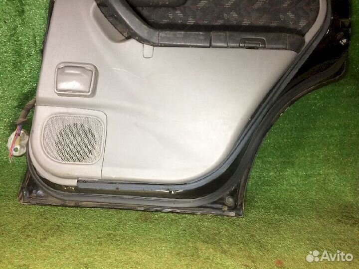 Дверь задняя правая Subaru Forester SF5 Черная деф