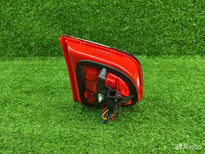 Фонарь в крышку багажника правый Audi A6 C6 VAG