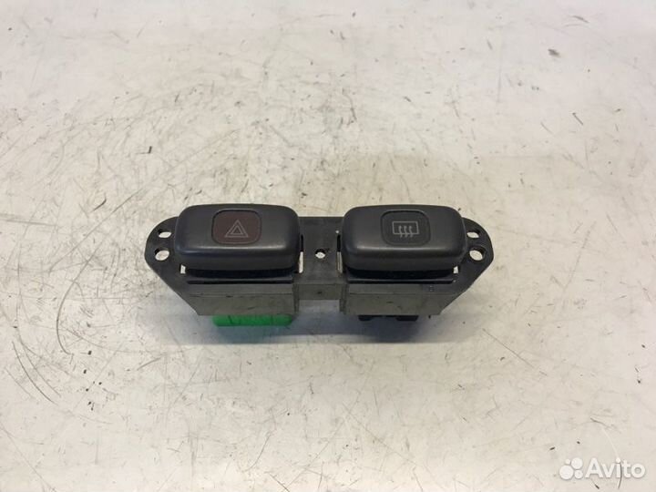 Кнопка аварийной сигнализации Mitsubishi Eterna