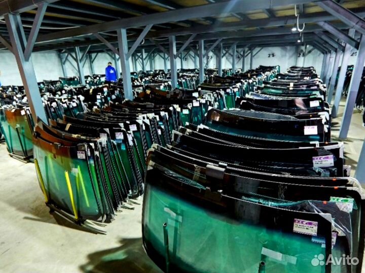 Стекло лобовое нижнее правое JCB