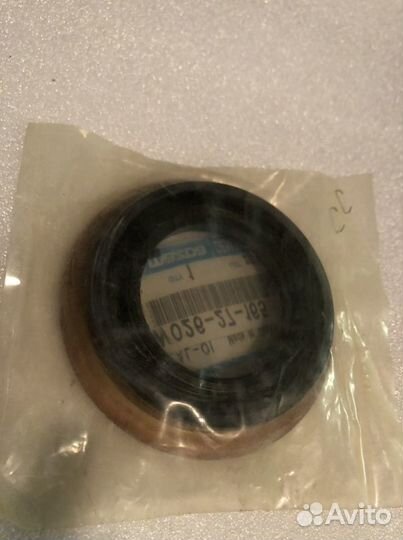 Сальник хвостовика заднего редуктора Mazda Titan