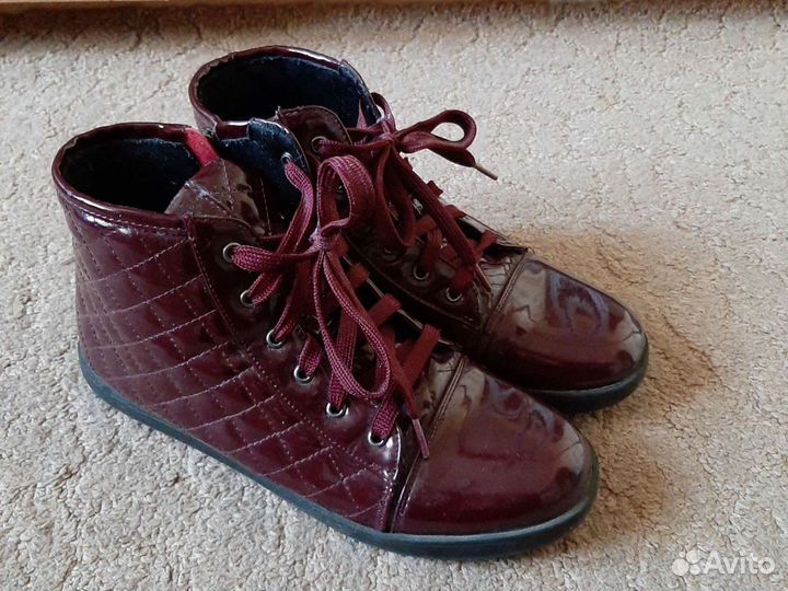 Ботинки лаковые для девочки