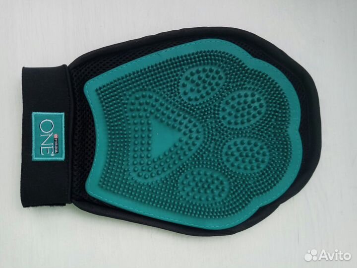 Перчатка для вычесывания шерсти