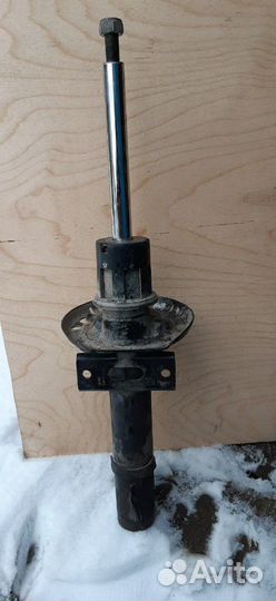 Няндома продам стойка передняя левая wv polo