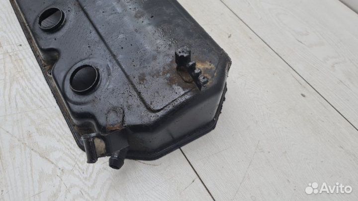 Крышка распредвала правая Mitsubishi Galant 8