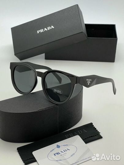 Солнцезащитные очки prada