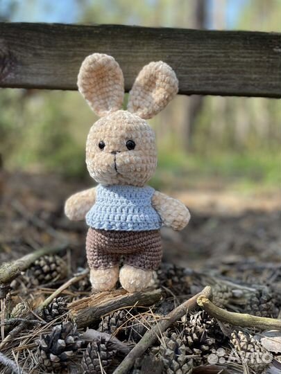 Зайчик вязаный