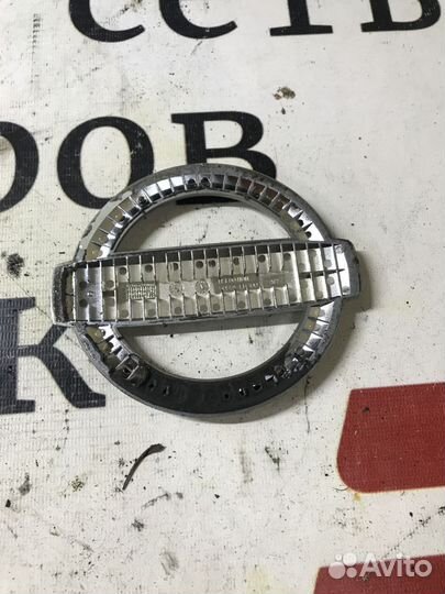 Эмблема на крышку багажника Nissan Pathfinder