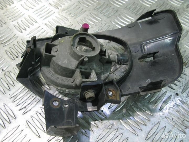 Противотуманка правая mazda 3 bk 2003-2009 BN8V51