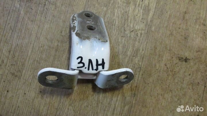 Петля двери задняя левая нижняя