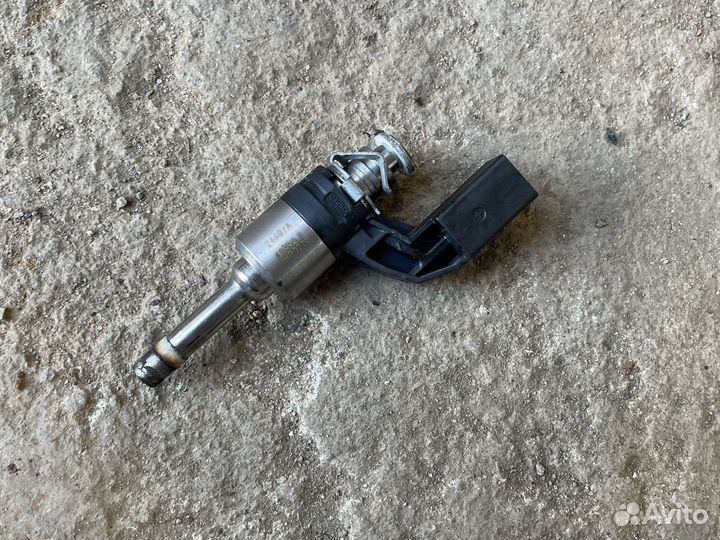 Форсунка топливная Volkswagen Golf 6