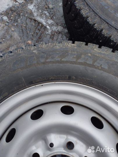 Bridgestone Blizzak DM-V1 205/70 R15 и 205/70 R15
