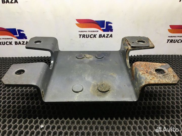 Кронштейн крепления крыла Renault T