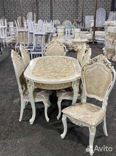 Стол и стулья