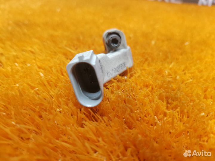 Датчик положения коленвала Volkswagen Golf 5K/MK6