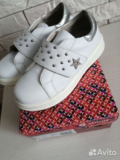 Кроссовки для девочки
