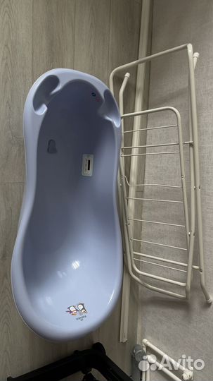 Детская ванночка для купания с подставкой