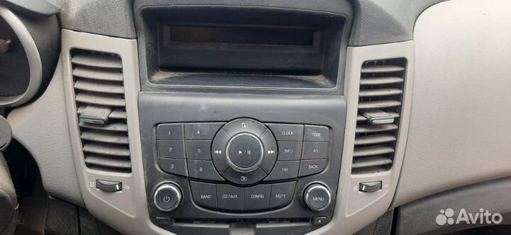 Штатная магнитола Chevrolet Cruze хэтчбек 1.6