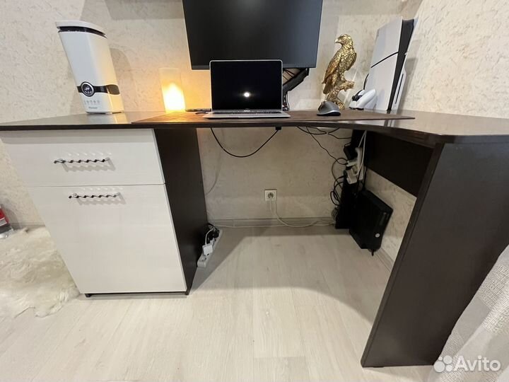 Стол офисный угловой с тумбой