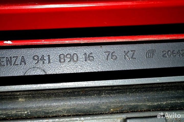 Боковое отделение для хранения снаружи кабины, лев