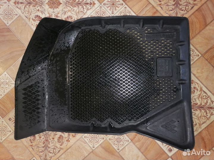 Автомобильные коврики резиновые на гранту