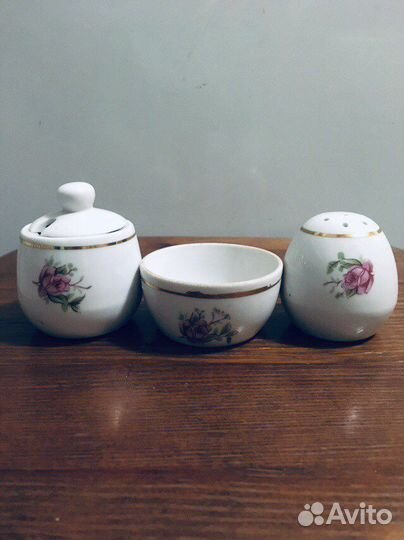 Наборы посуды и тарелки