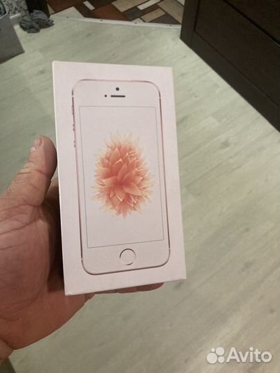 iPhone SE, 32 ГБ