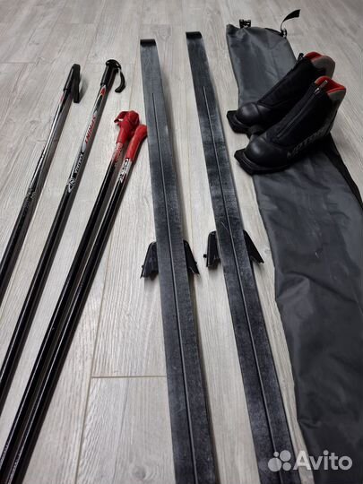Лыжи детские с ботинками и с набороми палок