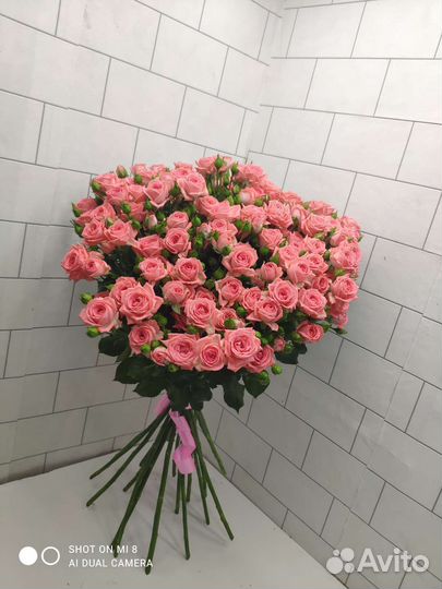 Букет корзина цветов куставая роза барбадос