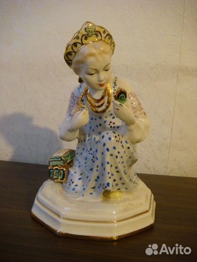 Фарфоровая статуэтка СССР Малахитовая шкатулка