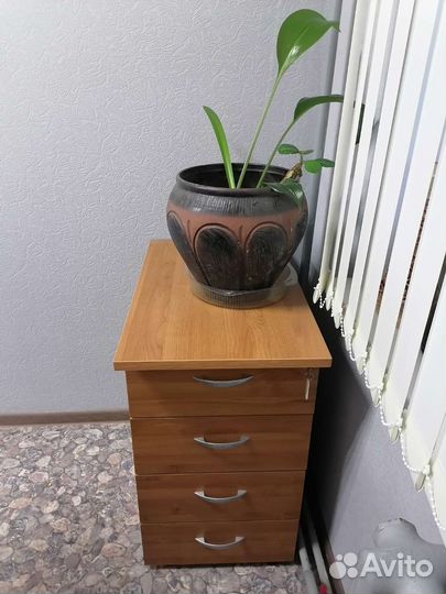 Стойка администратора с тумбой для бумаг