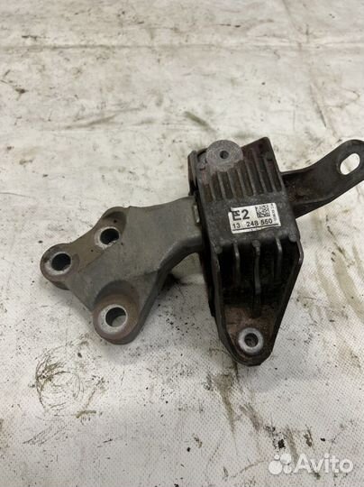 Левая опора двигателя opel Astra j 1.4 турбо