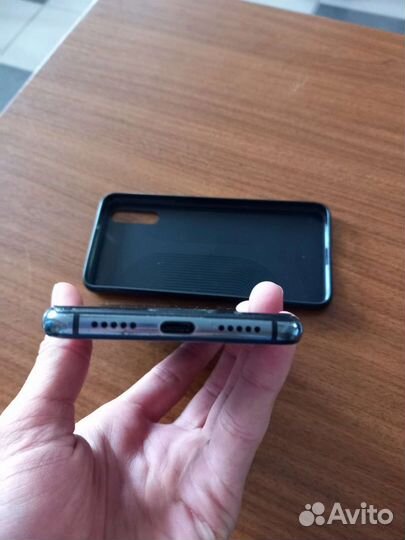 Телефон Huawei p20
