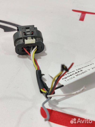 Разъем (фишка) проводки Tesla Model Y 2021