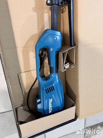 Триммер электрический Makita UR3501