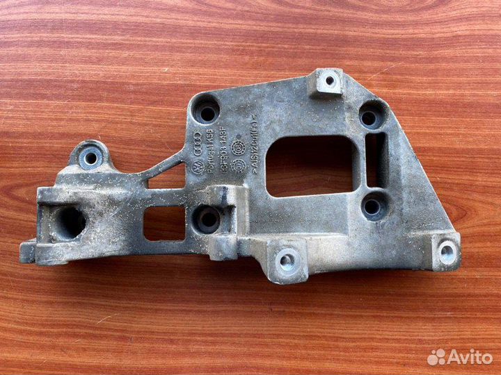 Кронштейн генератора Vw Golf 5+ BSE 2009