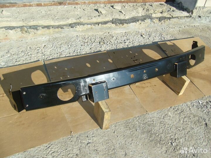 Усилитель бампера Land Rover Discovery 2 рестал