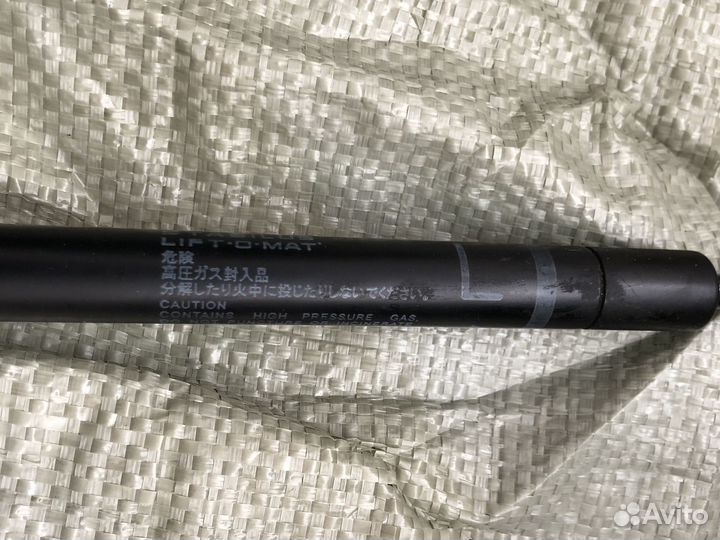 Амортизатор капота левый lexus is 250