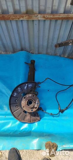 Кулак поворотный передний правый Audi Q7 (2006-20