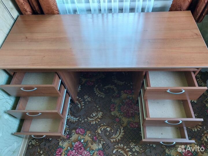 Продам письменный стол