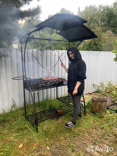 Мангал с крышей